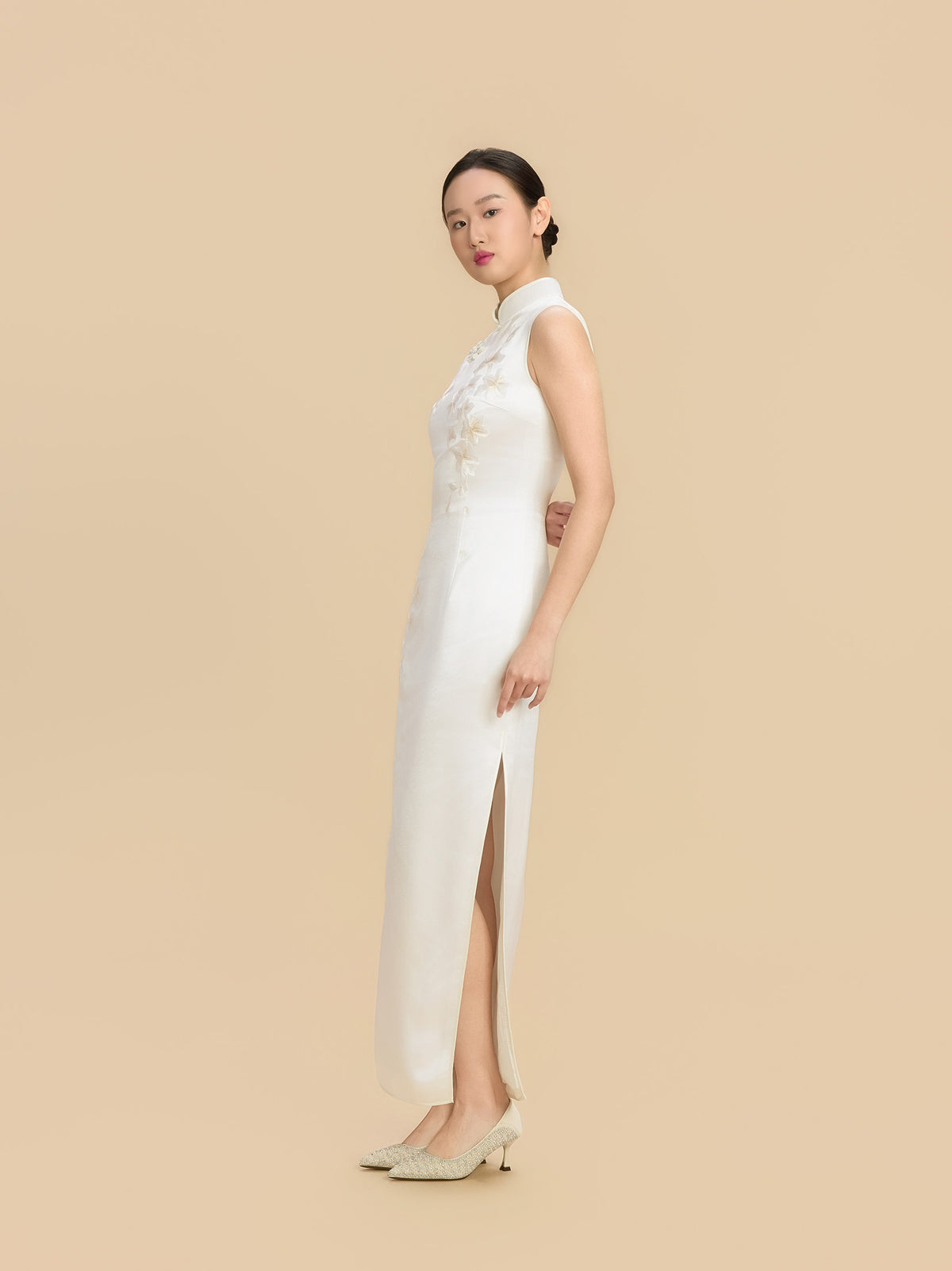 Rachel Bespoke Qipao - Floral Embroidery Satin Cheongsam