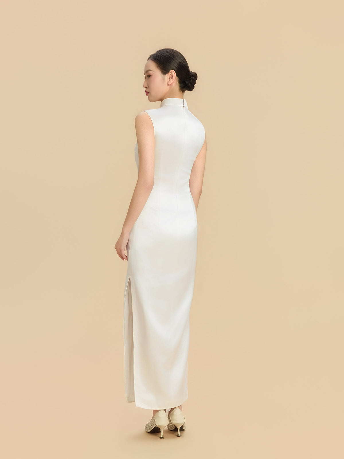 Rachel Bespoke Qipao - Floral Embroidery Satin Cheongsam